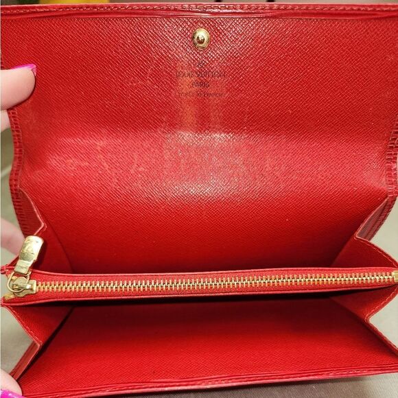 Authentic Louis Vuitton Porte Monnaie Tresor Epi Wallet With Conversion Chain - Picture 13 of 17